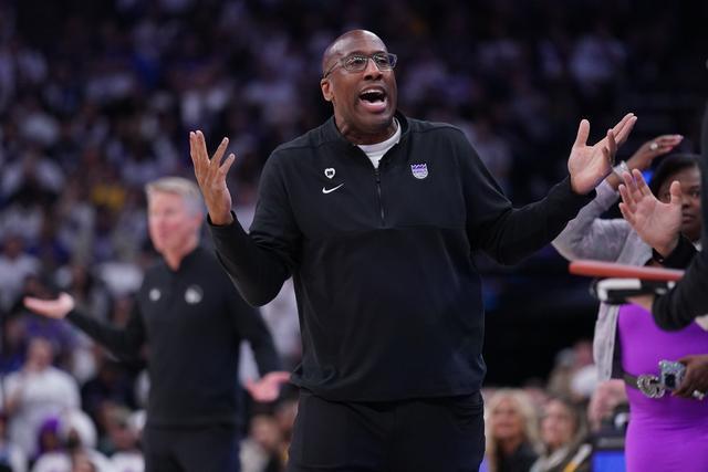NBA-马刺VS雷霆 文班送超级大帽